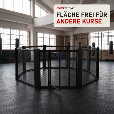 SportCom Klappbarer MMA-Käfig in einer hellen Kampfsporthalle