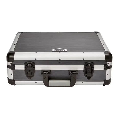 SportCom Körpergewichtswaage mit geschlossenem Aluminium-Transportkoffer in der Frontansicht