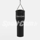 SportCom Kunstleder-Uppercut-Sandsack in Schwarz, Frontansicht hängend an der Kette vor hellem Hintergrund