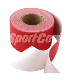 SportCom Matten-Klebeband für Flexi-Roll, rote Rolle mit abgezogenem weißem Trägerpapier, Nahaufnahme