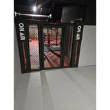 SportCom MMA-Paneel mit Tür als Eingang mit Doppeltür und Blick in einen Boxring