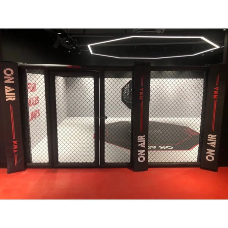SportCom MMA-Paneel mit Tür als Käfigfront mit Tür und Lichtring an der Decke