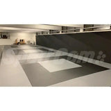 SportCom MMA-Tatami Glattfinish 1 × 1 m, 5 cm, glatte Unterseite, Halle mit dunkelgrauer Fläche, 1 × 1 m Variante
