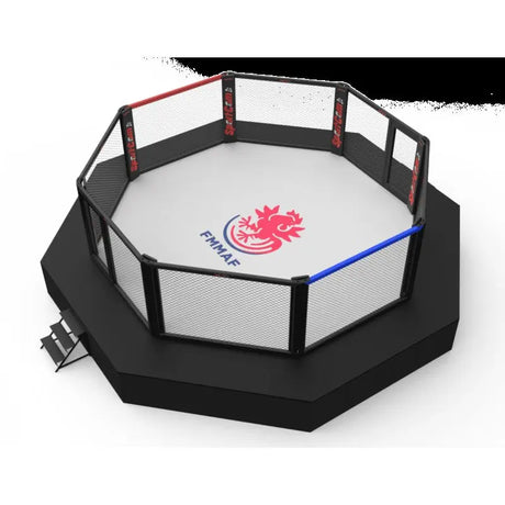 SportCom MMA-Wettkampfkäfig 7 m mit 9-m-Laufsteg, Render mit rotem Drachen-Logo auf der Matte