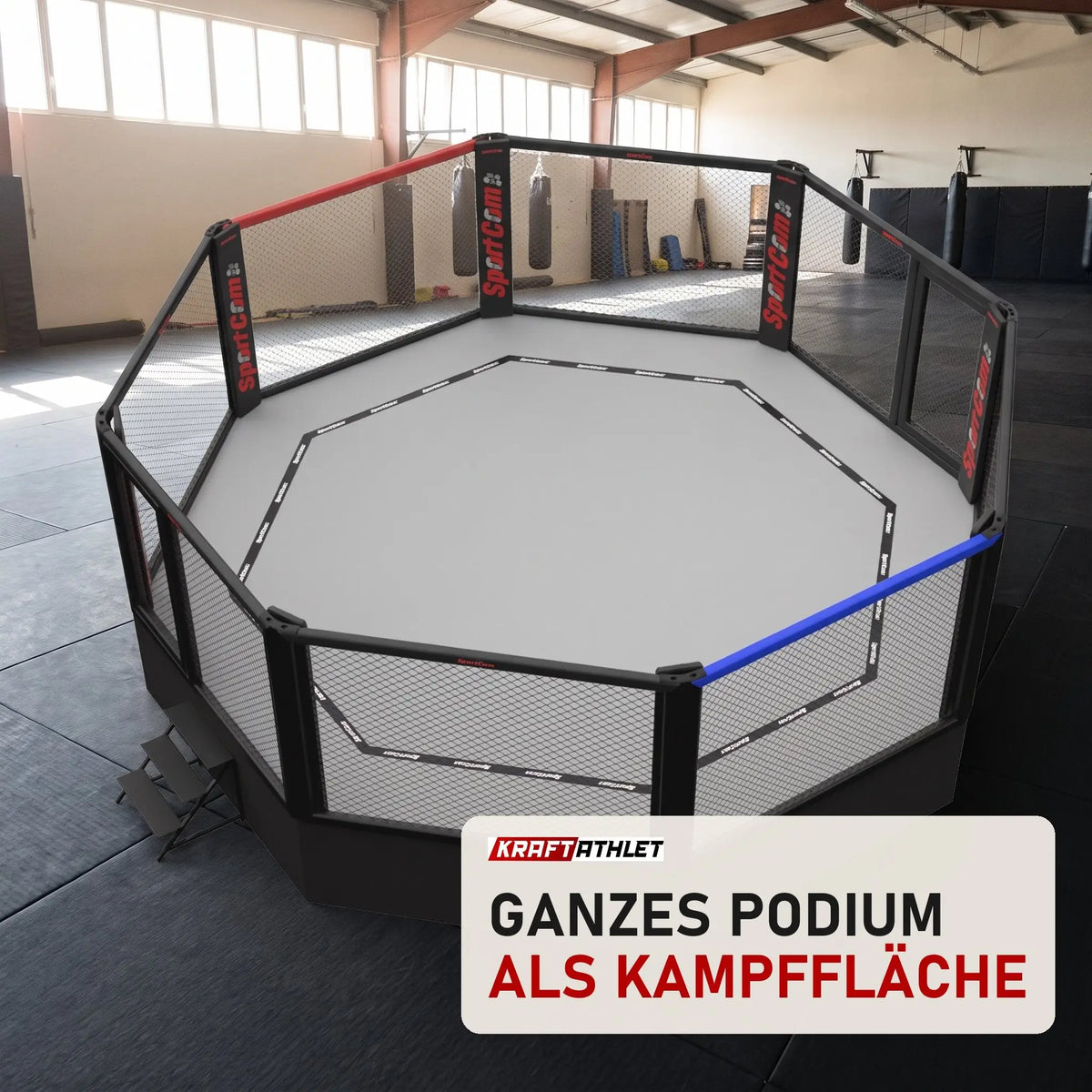 SportCom MMA-Wettkampfkäfig 9 m ohne Laufsteg in einer hellen Kampfsporthalle