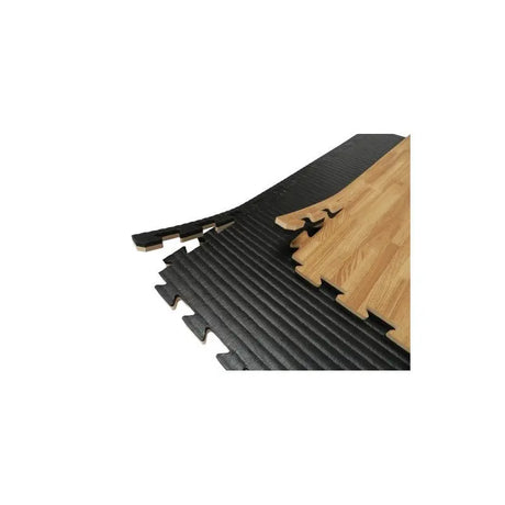 SportCom Puzzlematten 2 cm Schwarz/Holz, Detail der Puzzleverbindung beim Zusammenstecken