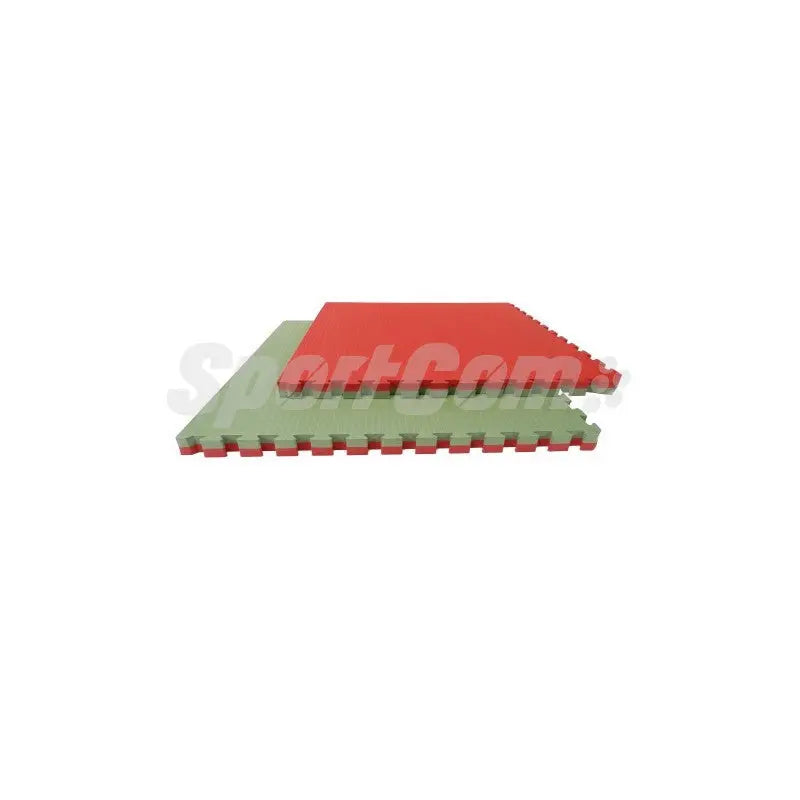 SportCom Puzzlematten 4 cm in Grün/Rot, flache Seitenansicht mit Puzzlekante