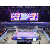 SportCom Ringplane 7,80 × 7,80 m für Wettkampfringe: Wettkampfring in einer Halle mit großer Bildschirmwand