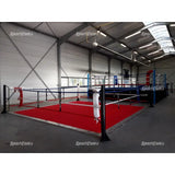 SportCom Ringplane für Bodenmontage-Boxringe – Rote Plane im Ring in großer Trainingshalle