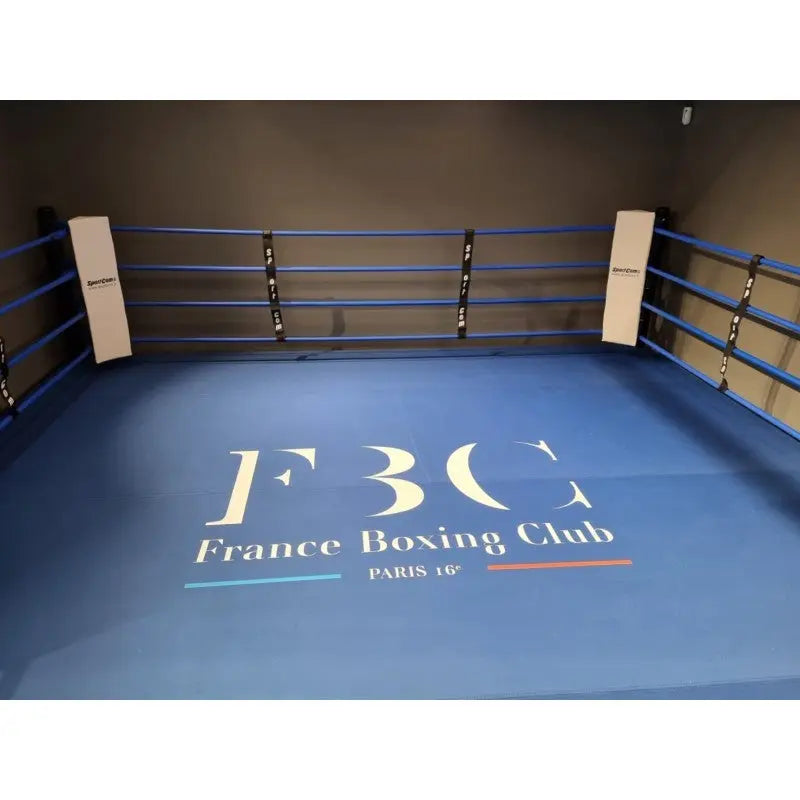 SportCom Ringplane für Podium-Trainingsringe – Blaue Plane mit Clublogo-Aufdruck im Ring