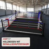 SportCom Trainingsboxring mit 15 cm Podium in einer hellen Kampfsporthalle