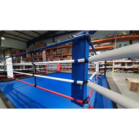 SportCom Trainingsboxring-Seil mit Hülle, Seile mit Hüllen an blauer Ecke, Blick entlang der Ringseite