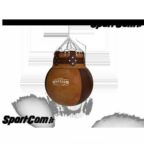 SportCom Vintage-Sandsack Birnenform Echtleder in Braun an Ketten hängend, Frontansicht