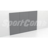 SportCom Wandpolster Standard, hellgraues Polster 2 × 1 m, Schrägansicht an weißer Wand