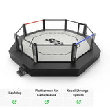 SportCom Wettkampf-MMA-Käfig Prestige – Schrägansicht mit Podest, Logo auf der Matte und Ausstattungsübersicht