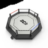 SportCom Wettkampf-MMA-Käfig Prestige – Schrägansicht von oben mit Podest und Logo auf der Matte