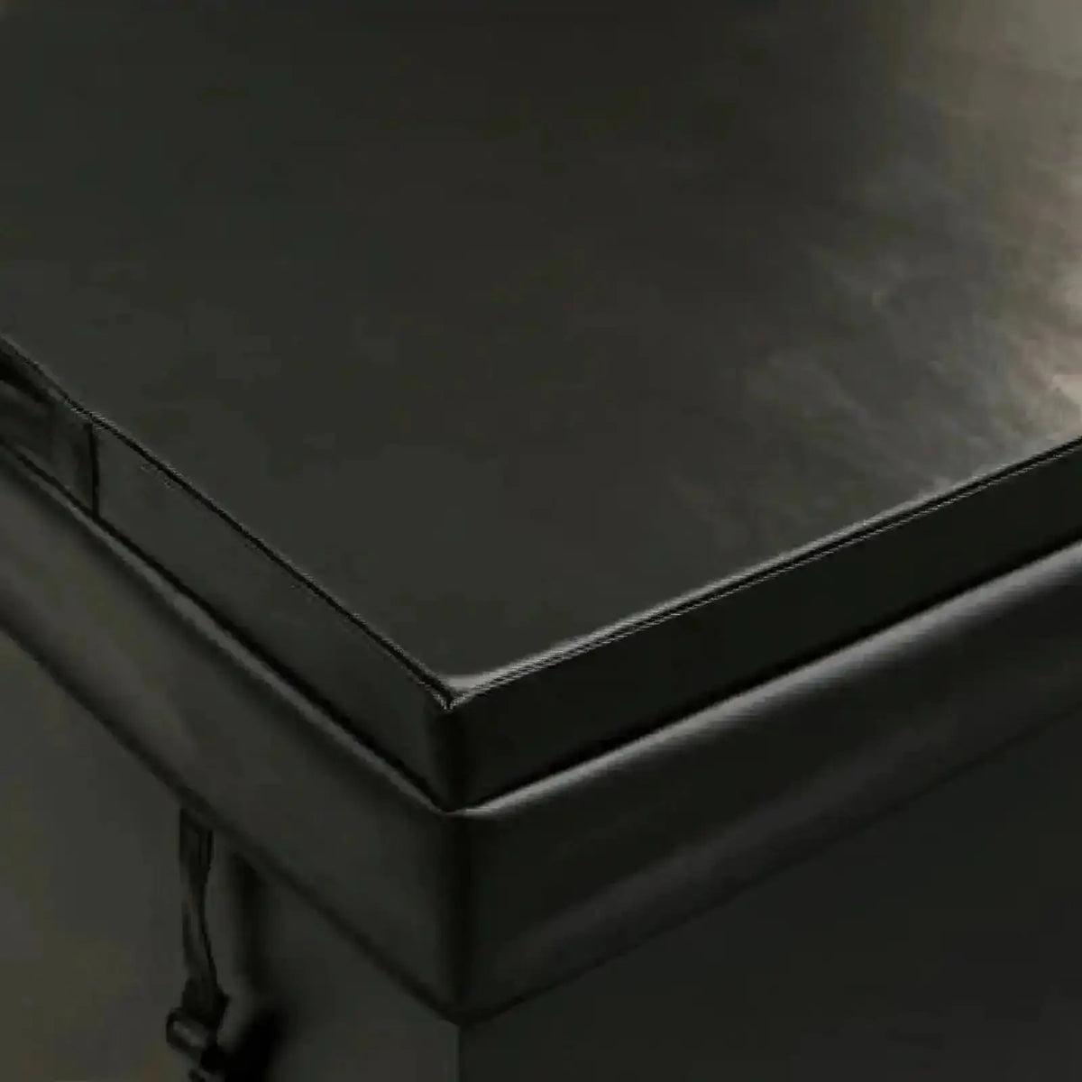 Swedish Cold Generation 5 Eisbad, Detail der Abdeckung und Kante