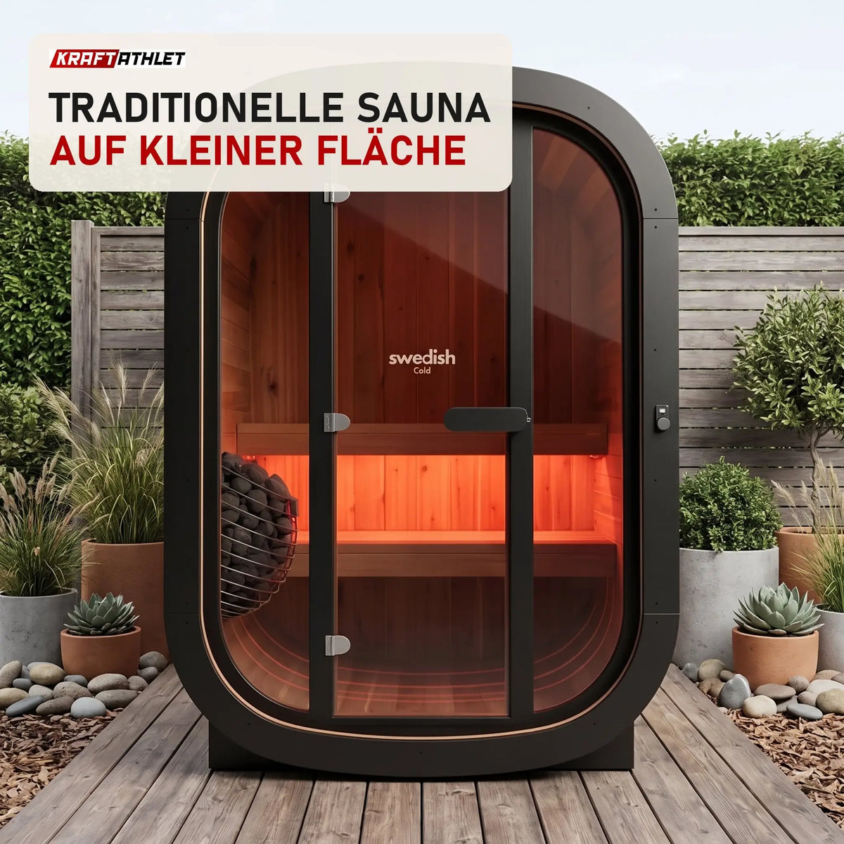 Swedish Cold Private Escape Außensauna in einem kleinen Garten auf der Holzterrasse
