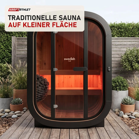 Swedish Cold Private Escape Außensauna in einem kleinen Garten auf der Holzterrasse