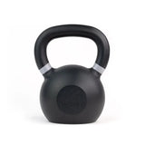 tiguar Kettlebell RAW 18 kg V2: schwarze Kettlebell mit silbernem Ring, Frontansicht