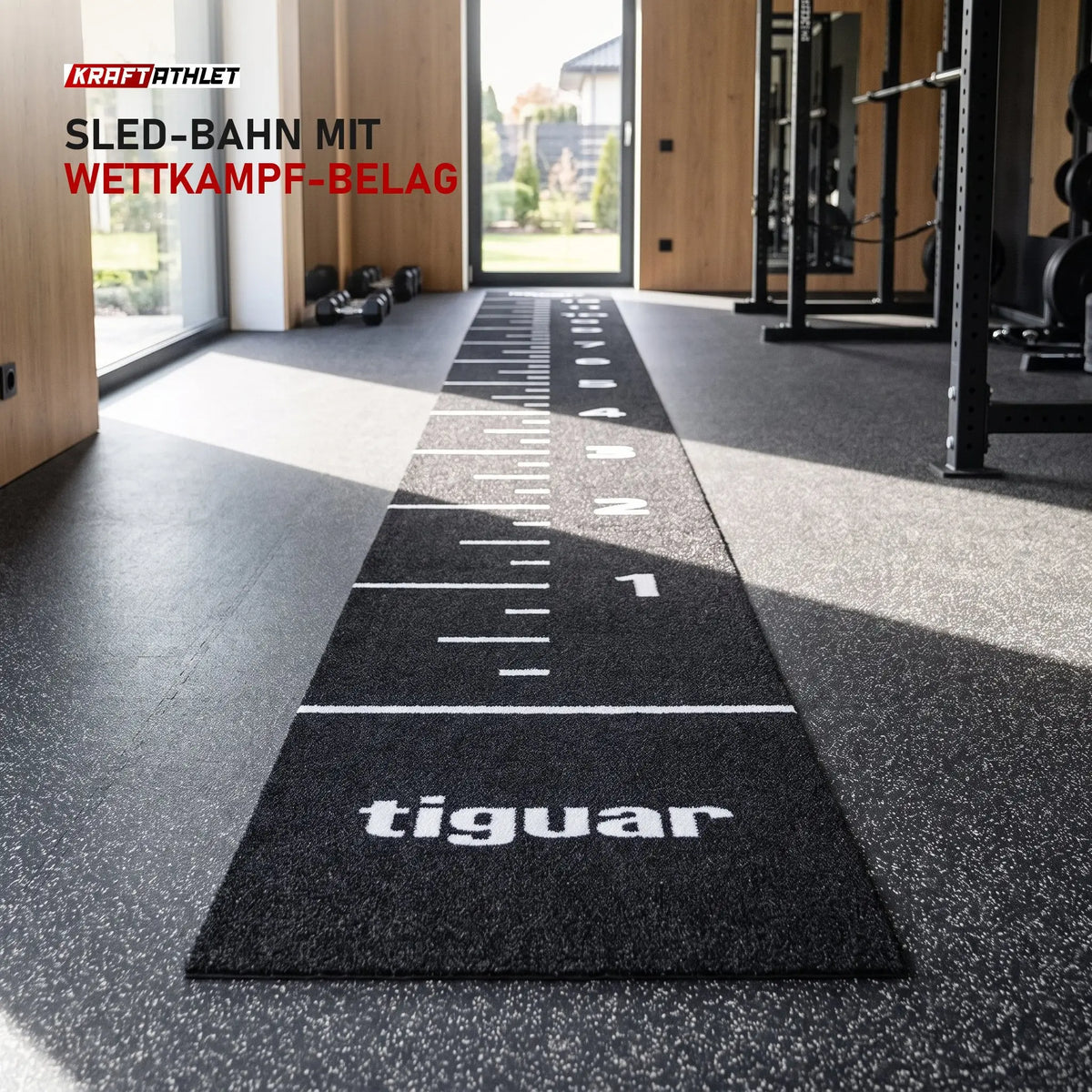 tiguar Sprint Track 4RACE 15 × 1 m schwarz in einem hellen Home-Gym