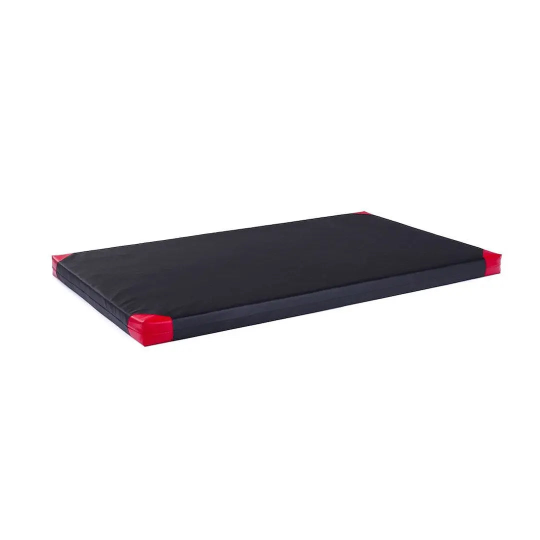 tiguar Turnmatte 200 × 120 × 10 cm für Aerial und Gymnastik in Schwarz mit roten Ecken, Schrägansicht