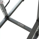 Titanium Strength 115PM Klimmzugstation Deluxe Detail der Bodenstreben mit Typenschild