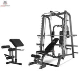 Titanium Strength 160ST Total Smith Machine in Schrägansicht von rechts mit Hantelbank und Beincurl-Aufsatz