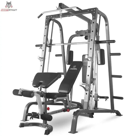 Titanium Strength 180SP Total Smith Machine – Schrägansicht von links mit Bank und seitlichen Scheibenhaltern