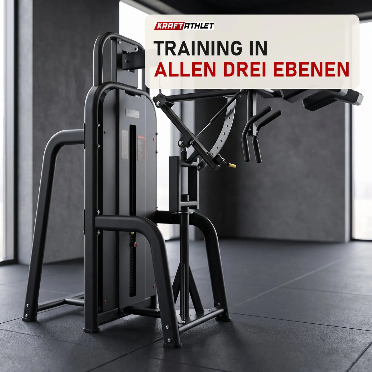 Titanium Strength Elite Series Agilitäts- und Richtungswechselmaschine in einem fertig eingerichteten Studio mit dunklen Wänden und Gummiboden