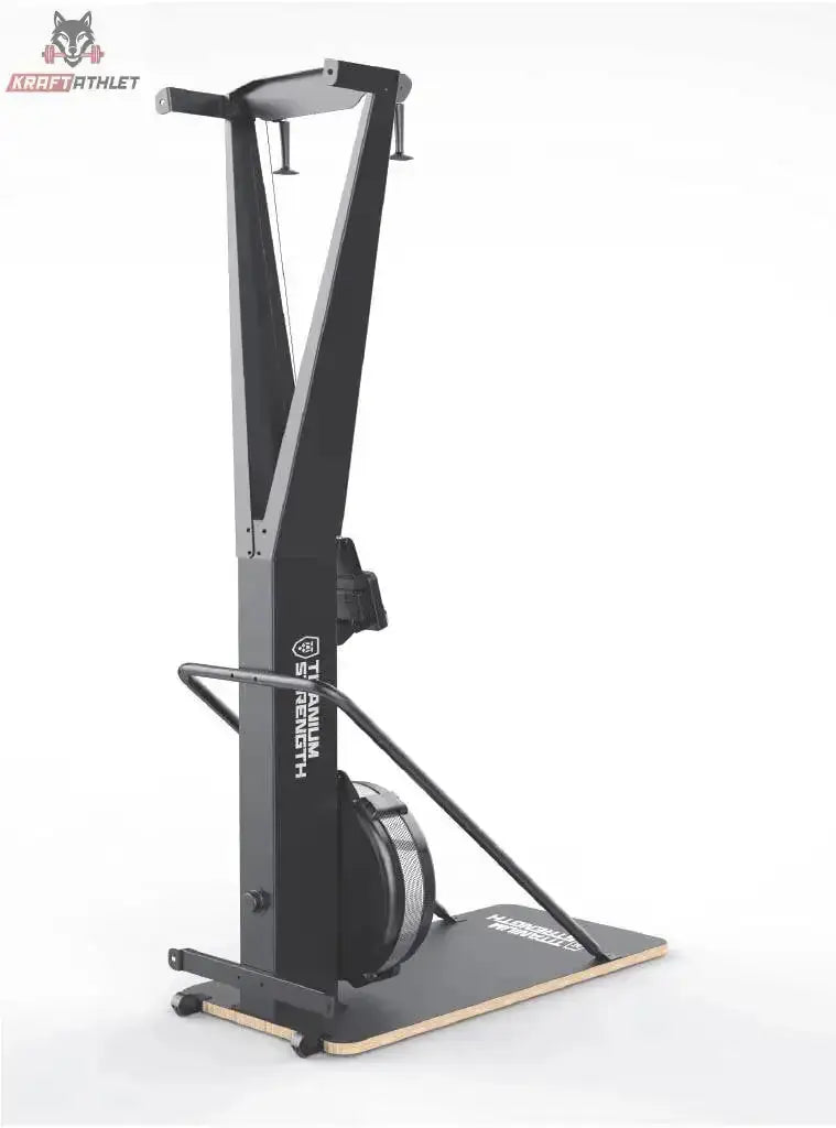 Titanium Strength Air Ski Trainer mit Ständer: Schrägansicht vor hellem Hintergrund mit Mast und Ständer