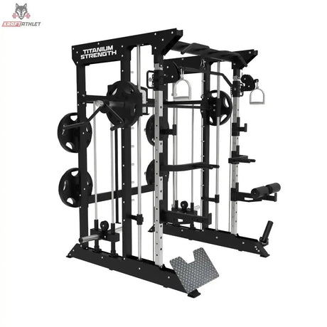 Titanium Strength B100 V2 All-in-One Trainer – Schrägansicht von links mit Multipresse und Scheiben