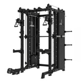 Titanium Strength B500 PRO Smith Machine mit Doppelpulley und Rack in Schwarz, Schrägansicht mit Kabelzügen und Ablagen