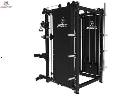Titanium Strength B500 PRO Smith Machine mit Doppelpulley und Rack in Schwarz, Schrägansicht mit geschlossener Verkleidung