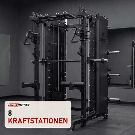 Titanium Strength B500 PRO Smith Machine mit Doppelpulley und Rack in einem fertig eingerichteten Studio mit dunklen Wänden und Gummiboden