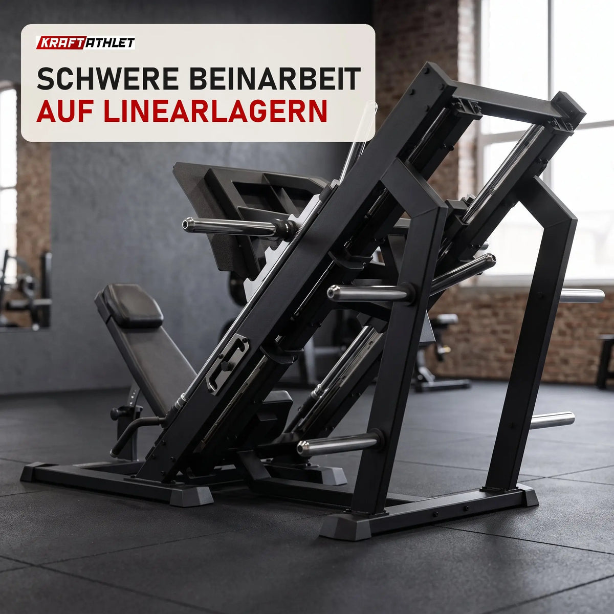 Titanium Strength Beinpresse 45° Plus Elite Series in einem fertig eingerichteten Studio mit dunklen Wänden und Gummiboden
