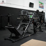 Titanium Strength Beinpresse/Hack Squat Combo Elite Series in einem Studio mit Gummiboden