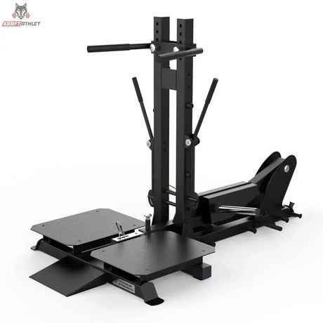 Titanium Strength Belt Squat Pro Elite Series in Schrägansicht mit Standplattform, Hebel und Griffen