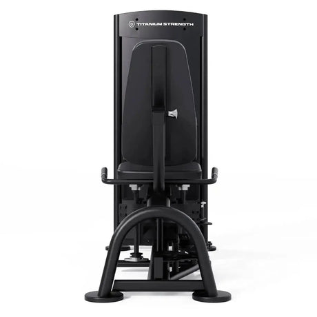 Titanium Strength Black Series Adduktorenmaschine – Frontansicht mit Sitz und Gewichtsturm