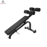 Titanium Strength Black Series Bauchtrainer verstellbar in Schrägansicht von der Seite mit Verstellbügel und Transportrollen