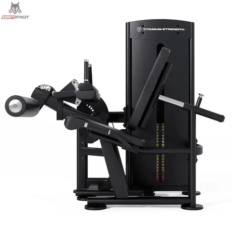 Titanium Strength Black Series Beinbeuger sitzend – Seitliche Schrägansicht mit Beinhebel und Gewichtsturm
