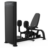 Titanium Strength Black Series Dual Abduktor/Adduktor: Schrägansicht mit Gewichtsturm links und geöffneten Beinpolstern, in Schwarz