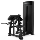 Titanium Strength Black Series Dual Bizepscurl und Trizepsextension: Schrägansicht von rechts mit Griffen und Armauflage, in Schwarz