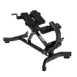 Titanium Strength Black Series Hyperextension Bank in Schrägansicht von vorn mit Hüftpolster und Fußplatte