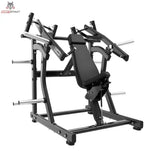 Titanium Strength Black Series IsoLateral Super Incline Chest Press in Frontschrägansicht mit Rückenpolster