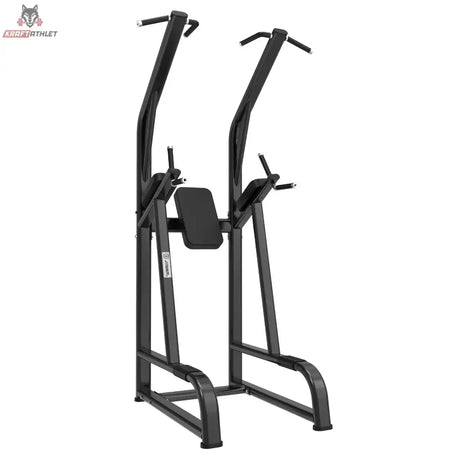 Titanium Strength Black Series Klimmzug- und Dipstation: Schrägansicht von vorne in Schwarz mit gepolsterter Rückenlehne und Klimmzuggriffen