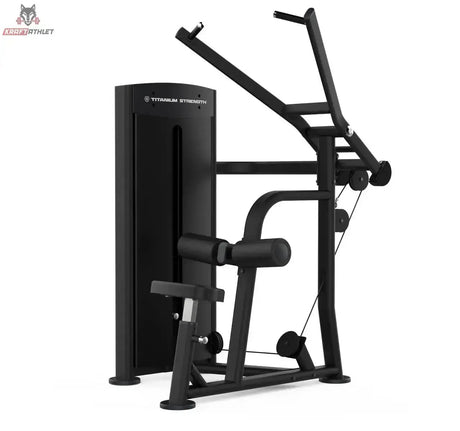 Titanium Strength Black Series Lat Pulldown: Schrägansicht mit Zughebeln, Sitz und Knierollen, in Schwarz