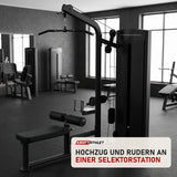 Titanium Strength Black Series Latzug und Rudergerät in einem fertig eingerichteten Studio mit dunklen Wänden und Gummiboden