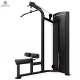 Titanium Strength Black Series Latzugmaschine – Schrägansicht von hinten mit Seilzug und Gewichtsturm, schwarz