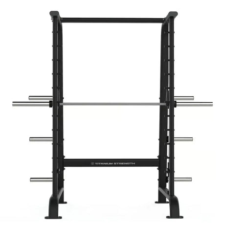Titanium Strength Black Series Multipower Smith-Maschine in Schwarz, Frontansicht mit Langhantelstange